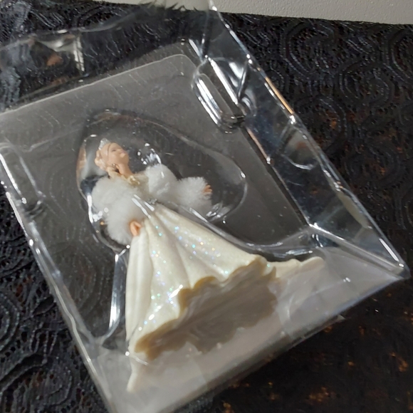 BARBIE 2003 KEEPSAKE SPECIAL EDITION ORNAMENT - Picture 4 of 4